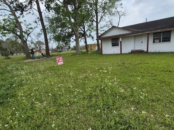 6735 Highway 36, Jones Creek, TX 77541