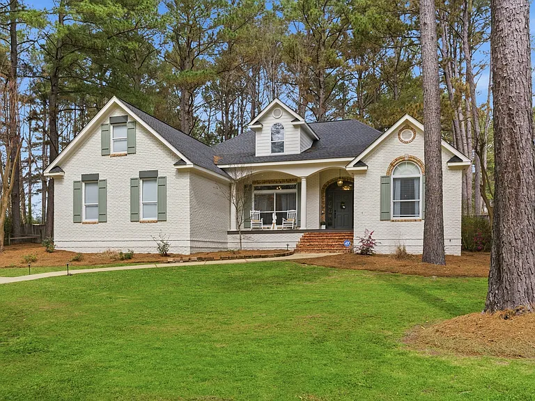 18 Tuckahoe — Photo 1