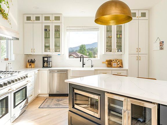 5th image of 450 Vasquez Ct