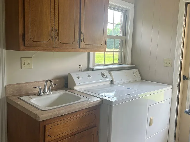 368 Rock Hill Rd — Photo 22