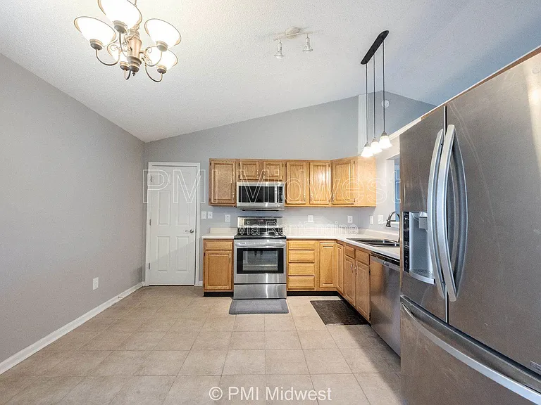 7912 Bitternut Dr — Photo 4