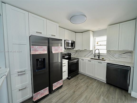 3rd image of 2541 Aragon Blvd APT 305