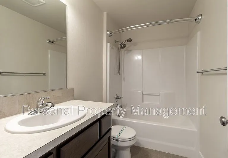 1817 NW 17th St — Photo 9