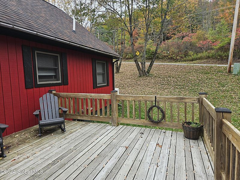 5th image of 214 Beards Hollow Road