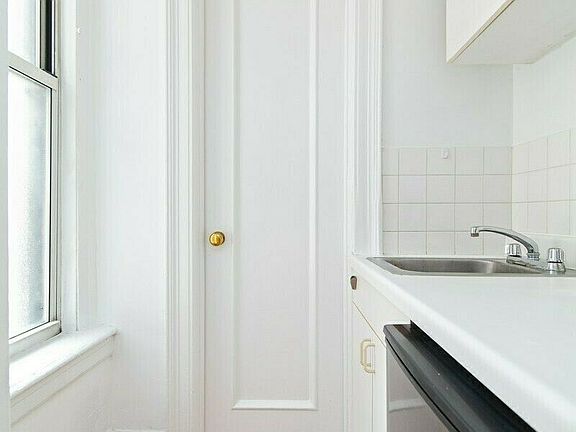 4th image of 271 Lexington Ave #7E
