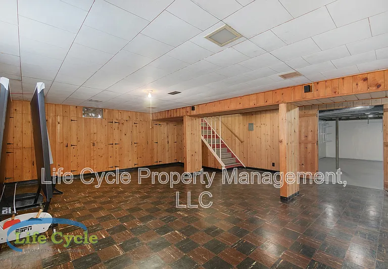 1055 Lake Michigan Dr NW — Photo 11