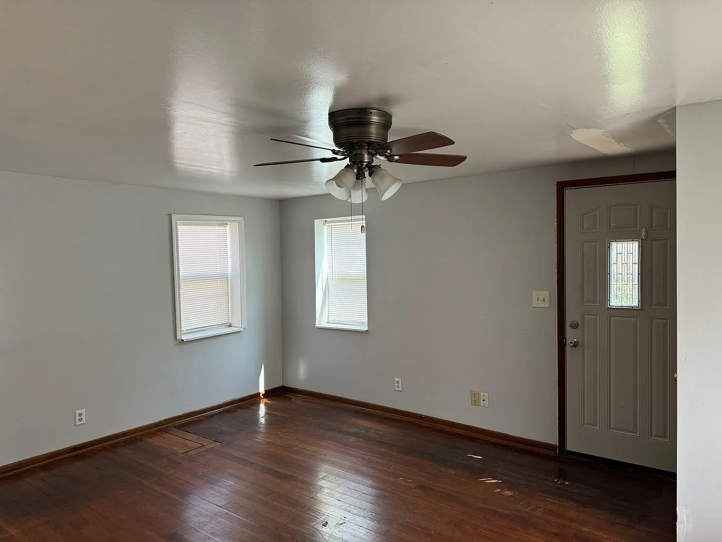 1521 - 1527 Harrison - Residential — Photo 2