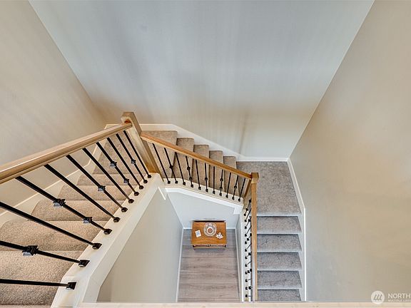 5th image of 123 W 13th Way