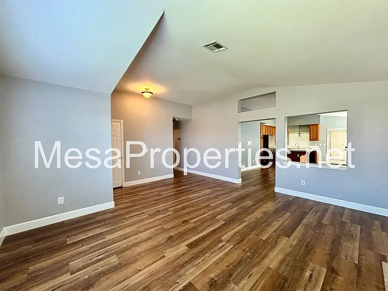 3 bed, 2.0 bath, 1582 sqft, $2,350 — Photo 4