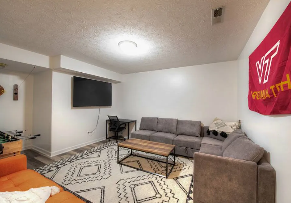4 bed, 1800 sqft, $3,000 — Photo 3