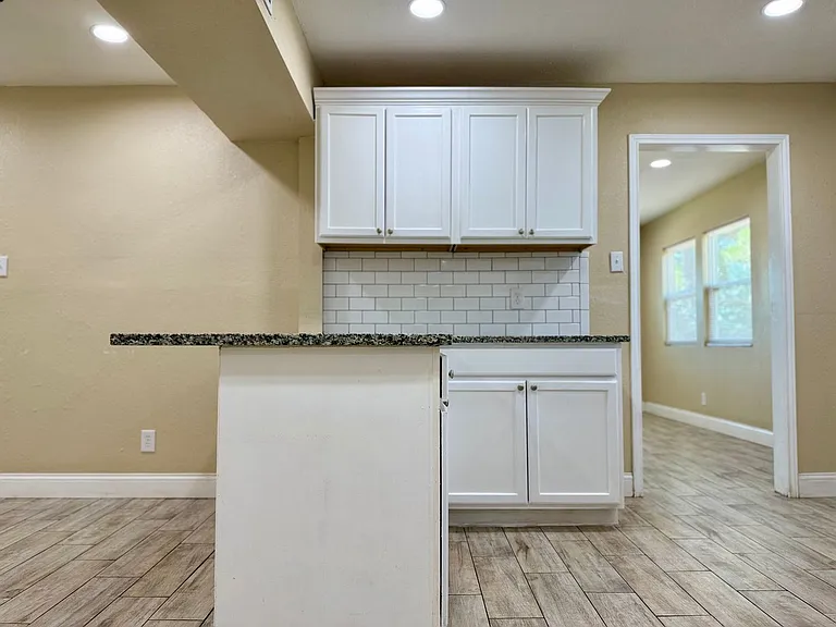 609 Howard Dr — Photo 6