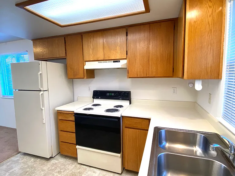 824 Bennett Ave #C — Photo 14