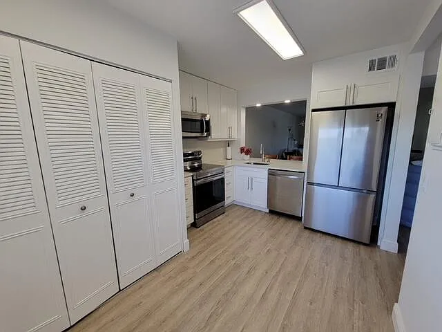 2 bed, 2.0 bath, 1044 sqft, $2,200 — Photo 2