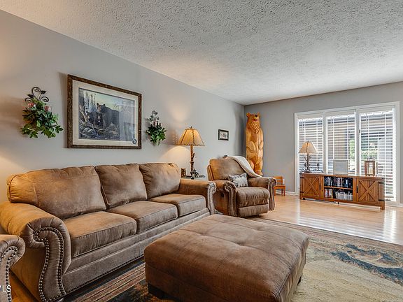 3rd image of 520 Fleetwood Ct #E