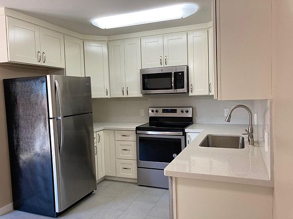 3rd image of 962 Gretchen Ln