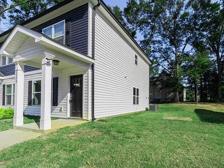 223 E Church St — Photo 18