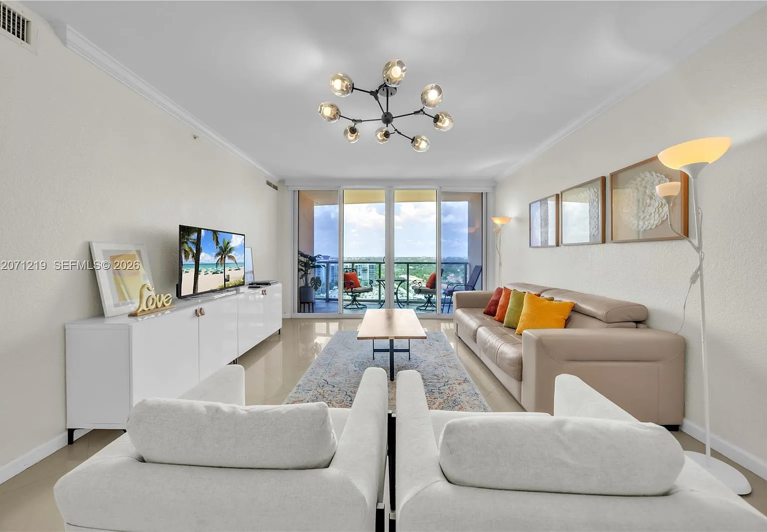 Wave Condo — Photo 1