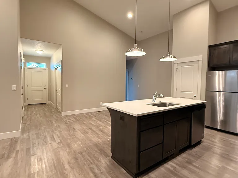 450 NE Pine St #450 — Photo 2