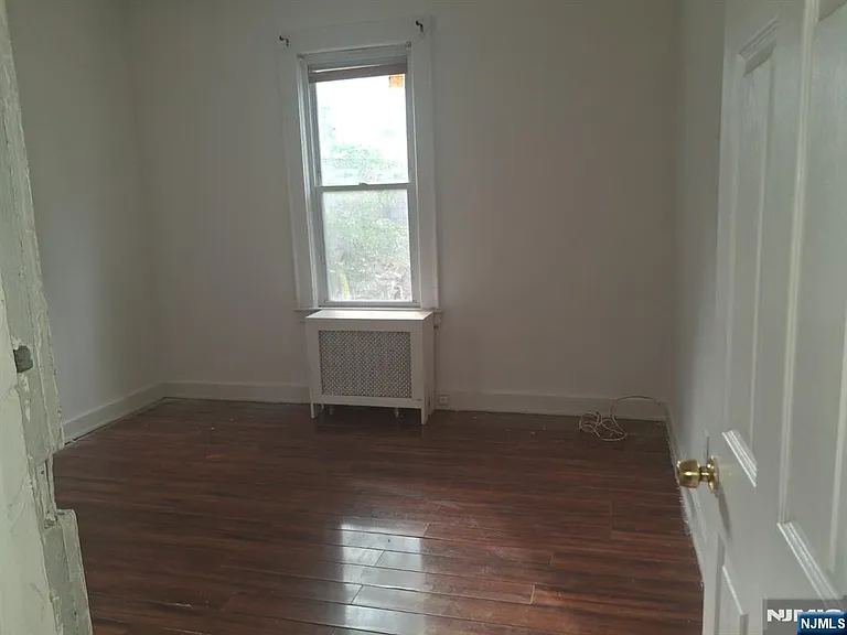 19 Bayview Ave — Photo 15