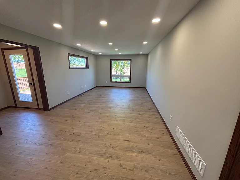 386 Greenway Dr — Photo 7