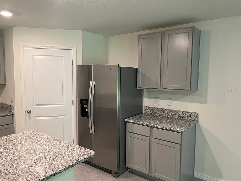 4 bed, 2.0 bath, 1830 sqft, $2,350 — Photo 3