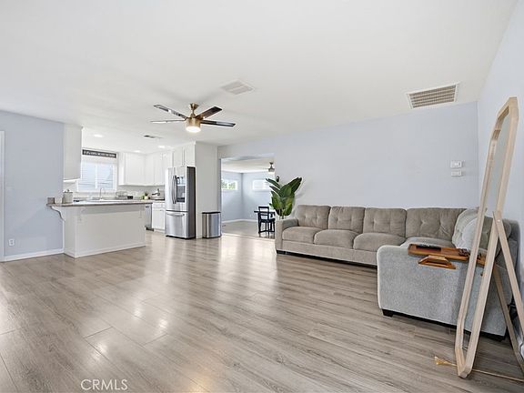 5th image of 2371 3rd St