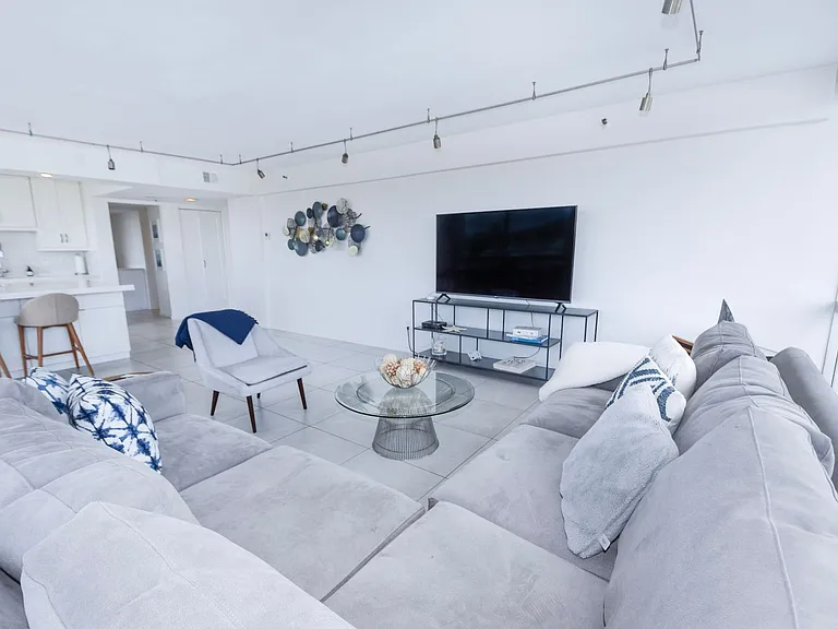 1710 Avenida Del Mundo #108 — Photo 4