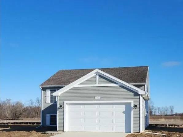 8322 Majestic Blvd, Fowlerville, MI 48836