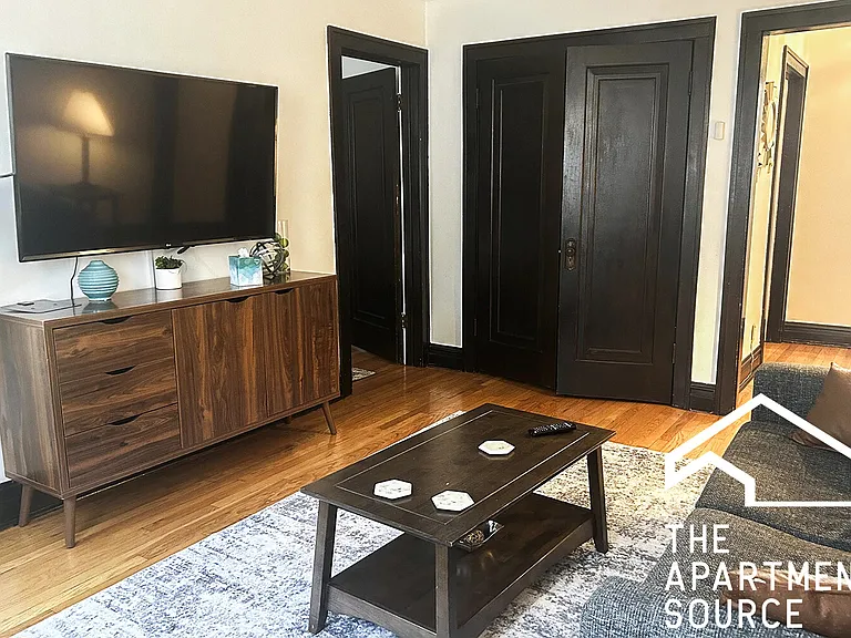 1915 W Larchmont Ave #2 — Photo 12