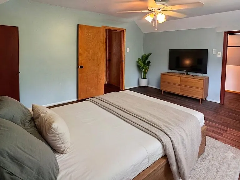 901 Clark St #2 — Photo 5