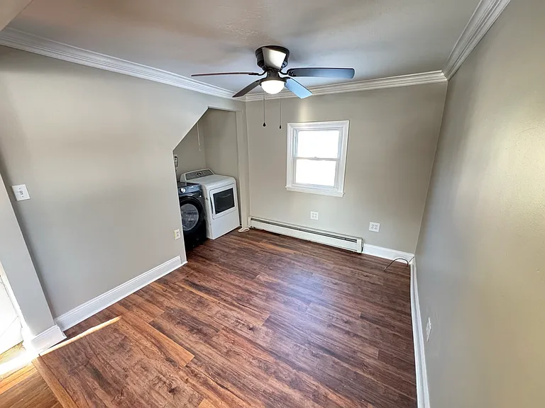 1547 Liberty St — Photo 3