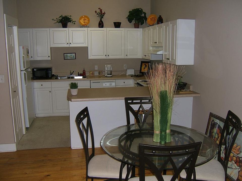 2nd image of 2314 Front St APT 3