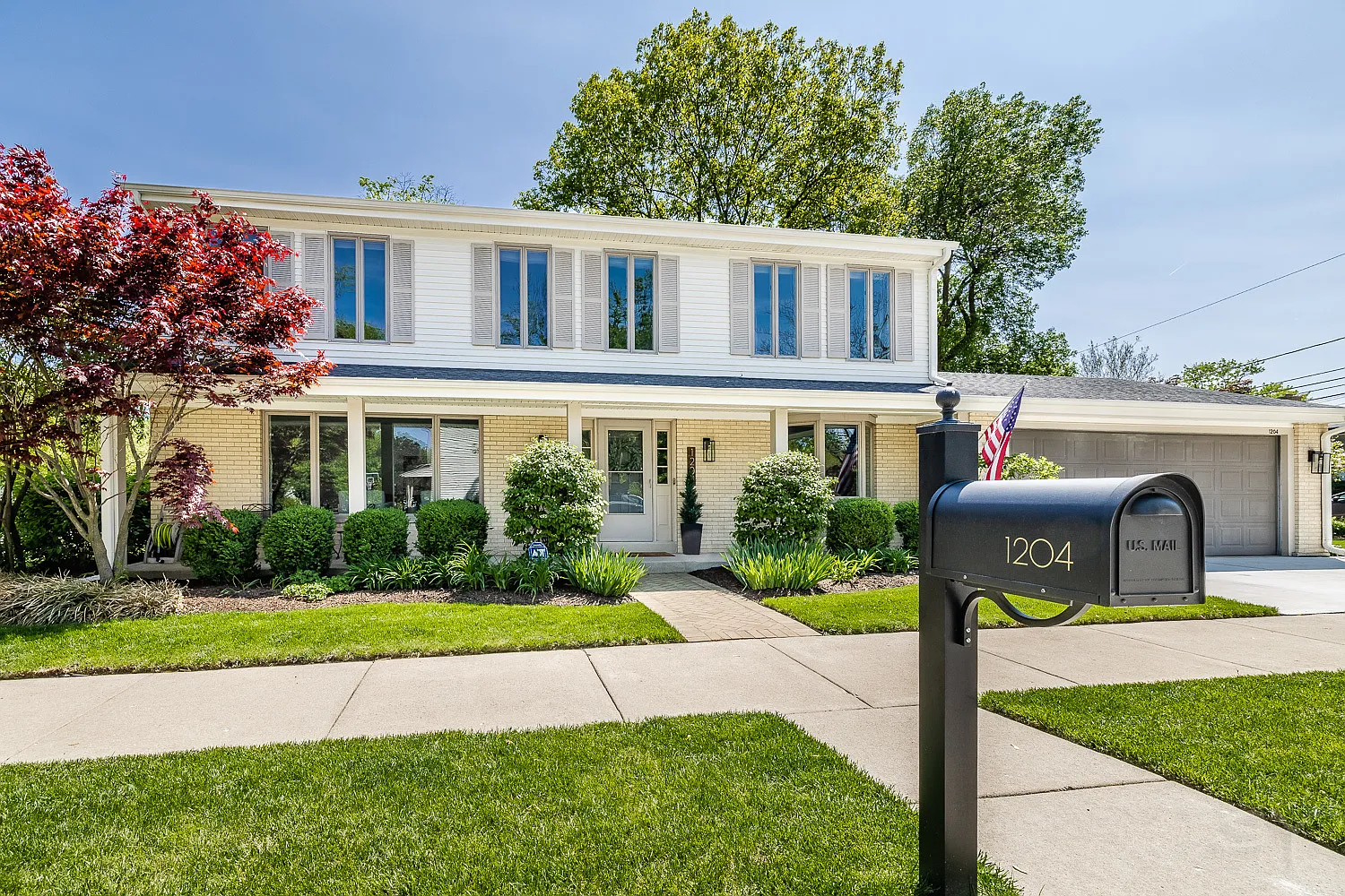 1204 Highland Ln photo 1