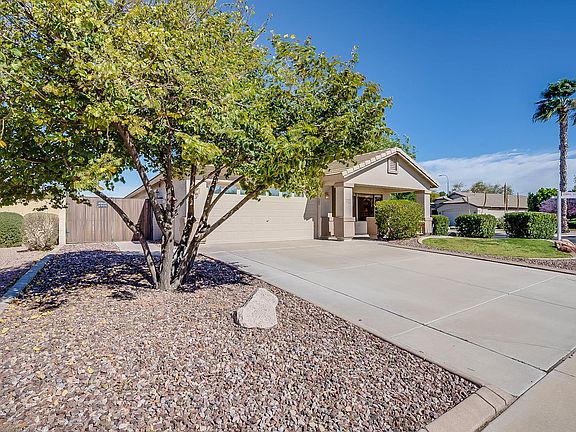 3rd image of 4720 E Torrey Pines Ln