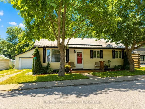 14 Bay Ave, Prince Edward County, ON K0K 1T0