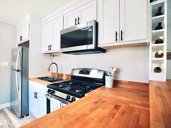 5th image of 160 Hillcrest Rdg