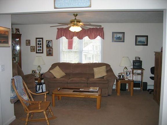 5th image of 1392 Old Pleasant St
