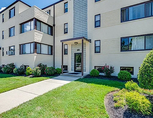 Crescent Square Photo 1