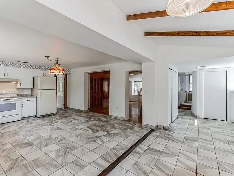 1425 N Line St — Photo 18