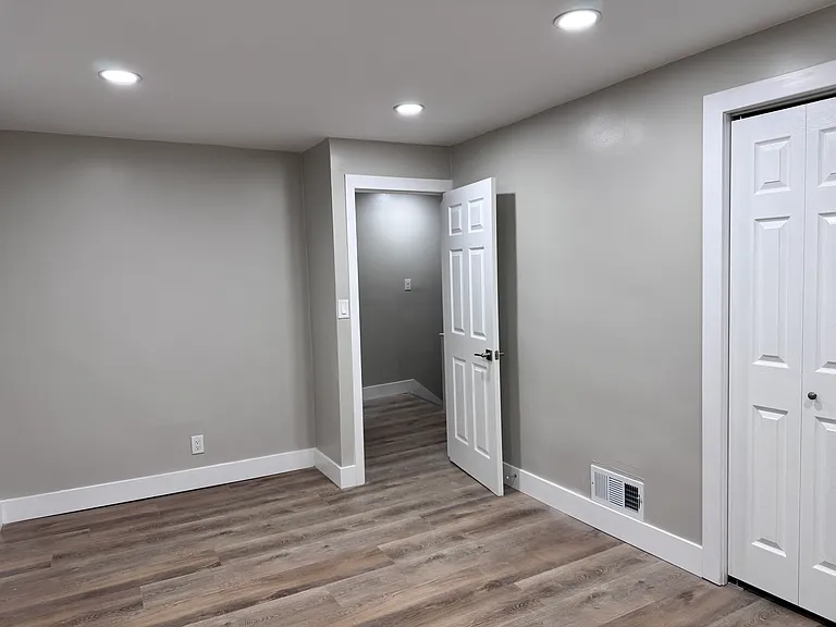 33111 Alberta Ct — Photo 5