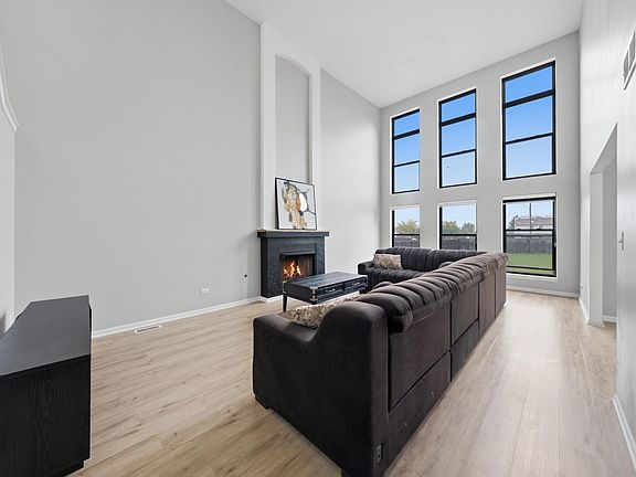 4th image of 1830 Field Ct