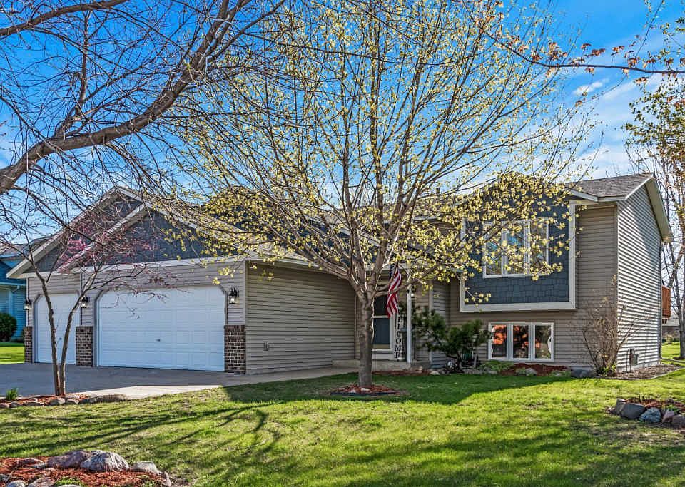 1st image of 206 10th Ave NW