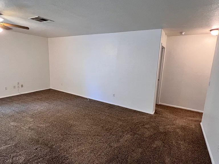3041 W Horsham Dr — Photo 14