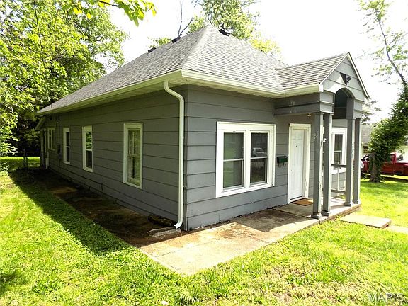 2nd image of 208 N Walnut St