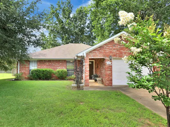 809 Willowcreek Dr, Jacksonville, TX 75766