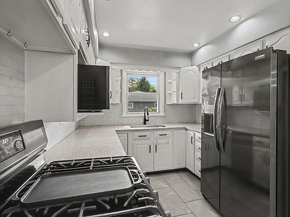 5th image of 7806 N 40th St