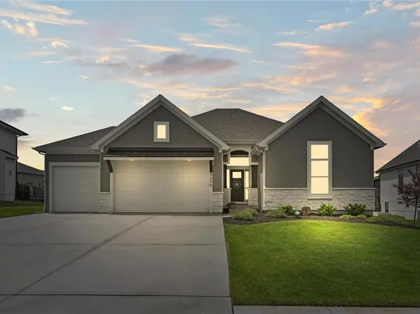 9272 Barth Rd, Lenexa, KS 66227