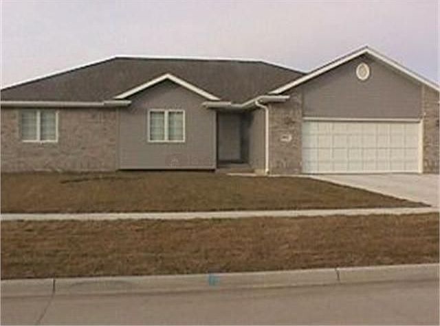 1st image of 905 Clairmont Cir