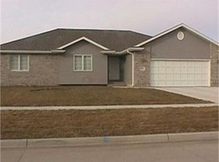 905 Clairmont Cir, Sergeant Bluff, IA 51054