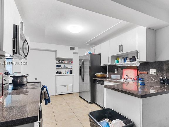 4th image of 1150 SW 24th Ave